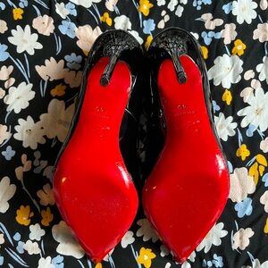 So Kate
120 mm Pumps Size 8( USA) Pre owned like new